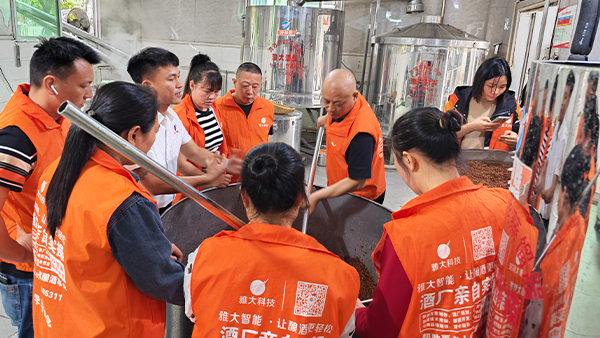 用小型酒廠釀酒設(shè)備開酒坊，釀酒技術(shù)重要還是銷售能力重要？