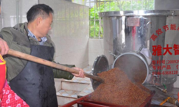 雅大側(cè)開口釀酒設(shè)備出料輕松