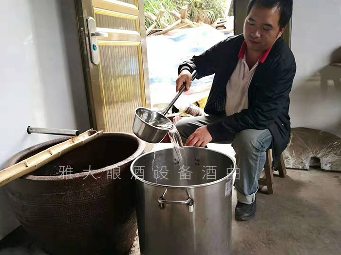 從廚師到釀酒師，用蒸餾釀酒設(shè)備釀出美酒，釀出紅火日子